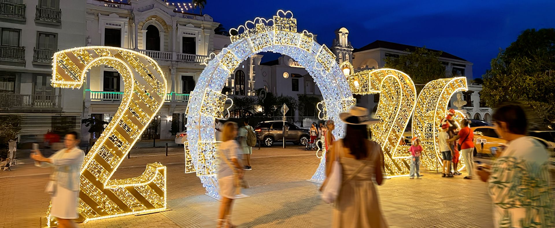 giant lighting 2026 writing with people taking sellfies