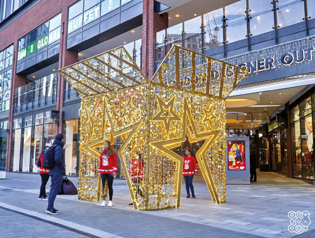 crossable lighting box in front of a shopping mall for selfie point